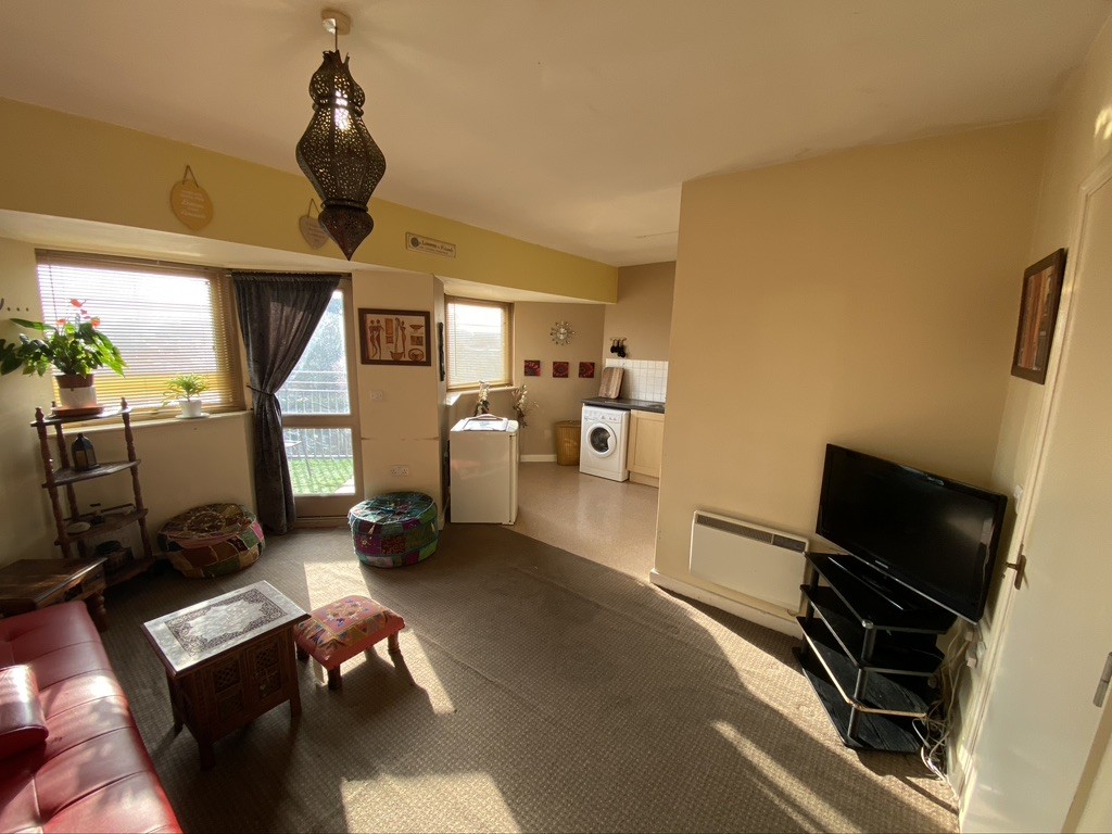1 bed flat to rent in New Road, Bedfont, Feltham 8