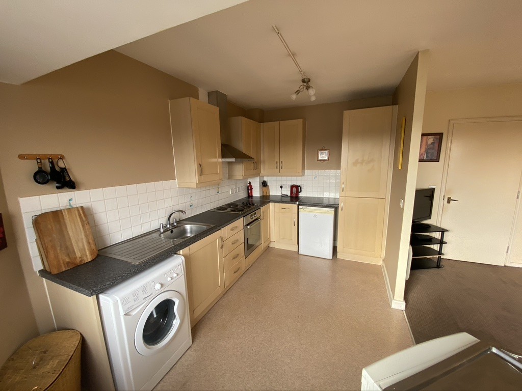 1 bed flat to rent in New Road, Bedfont, Feltham 12