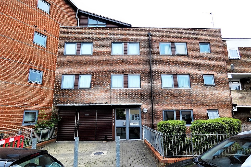 1 bed flat to rent in New Road, Bedfont, Feltham 13