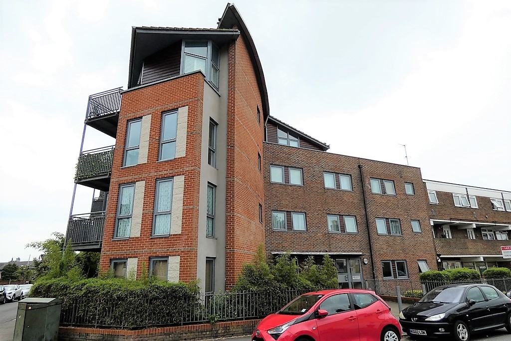 1 bed flat to rent in New Road, Bedfont, Feltham 14