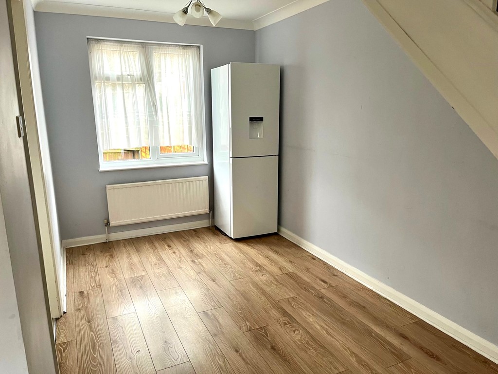 3 bed end of terrace house to rent in Ennerdale Close, Feltham 4