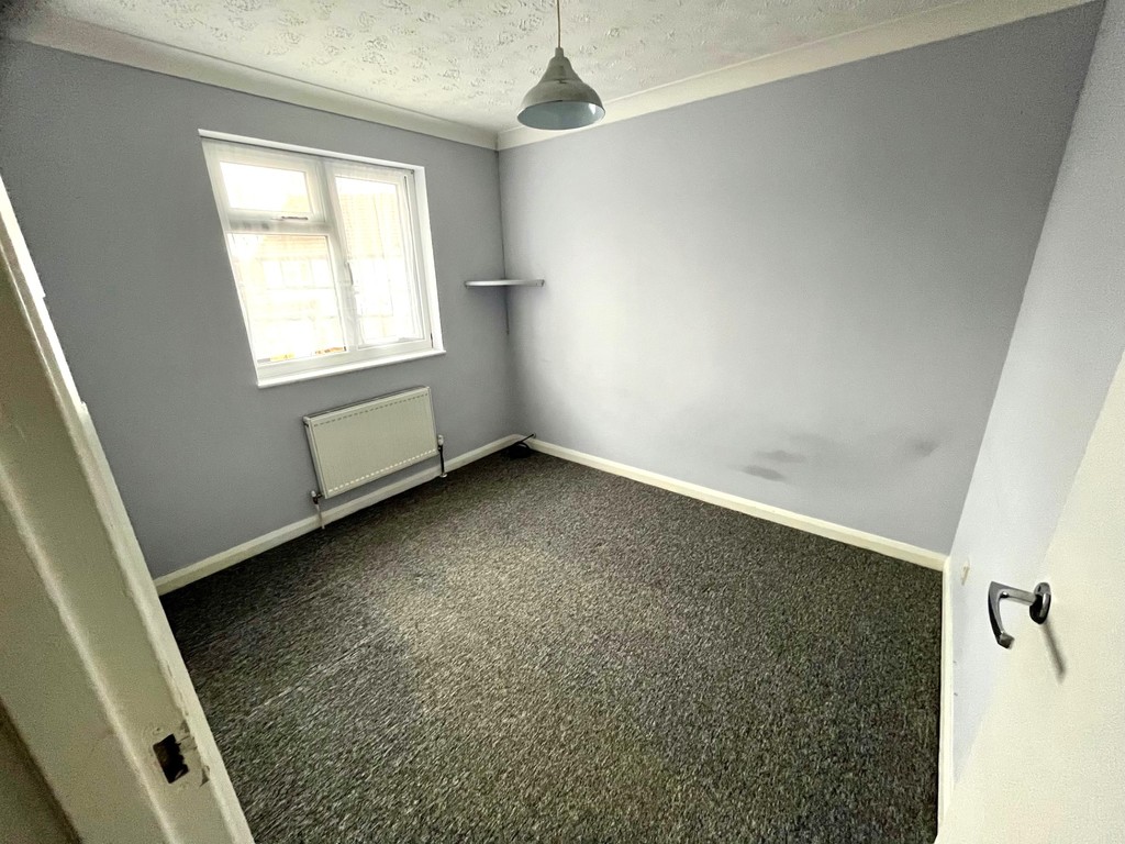 3 bed end of terrace house to rent in Ennerdale Close, Feltham 6