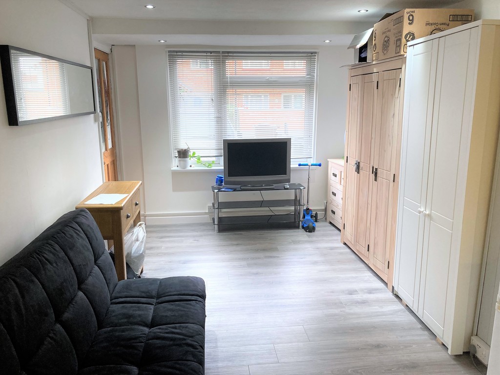 Situated on Canterbury Road in Feltham is this WELL PRESENTED & SPACIOUS SUPER SIZED STUDIO.  Available to LET IMMEDIATELY comprises of large living space with open plan kitchen area and separate bathroom / wc.  The rent is FULLY INCLUSIVE OF ALL BILLS and the flat comes FULLY FURNISHED TO HIGH STANDARD.  Close to local shops, schools and amenities.  Early viewings are highly recommended.
