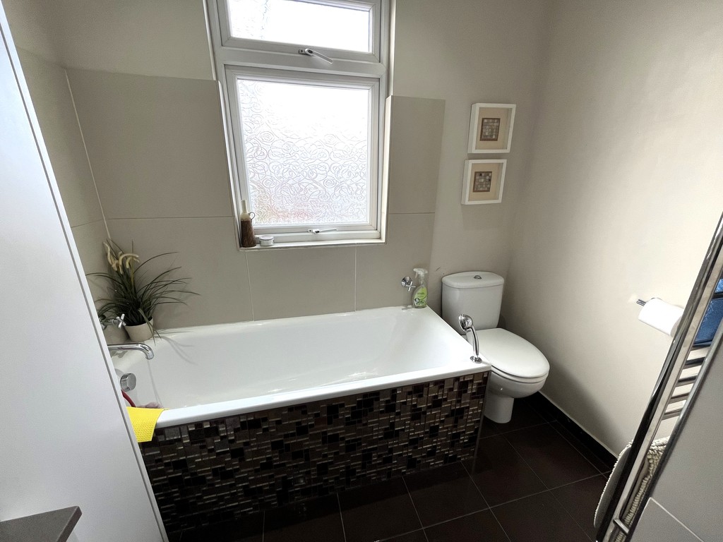 3 bed semi-detached house for sale in Warfield Road, Feltham  - Property Image 23