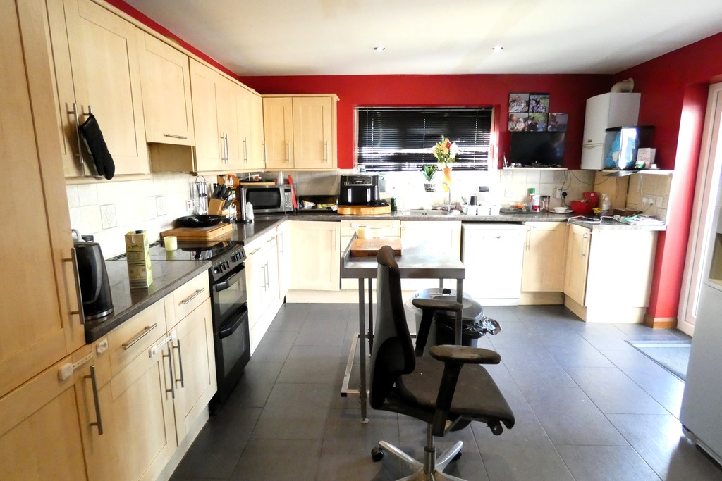 5 bed semi-detached house for sale in Collingwood Road, Uxbridge  - Property Image 5