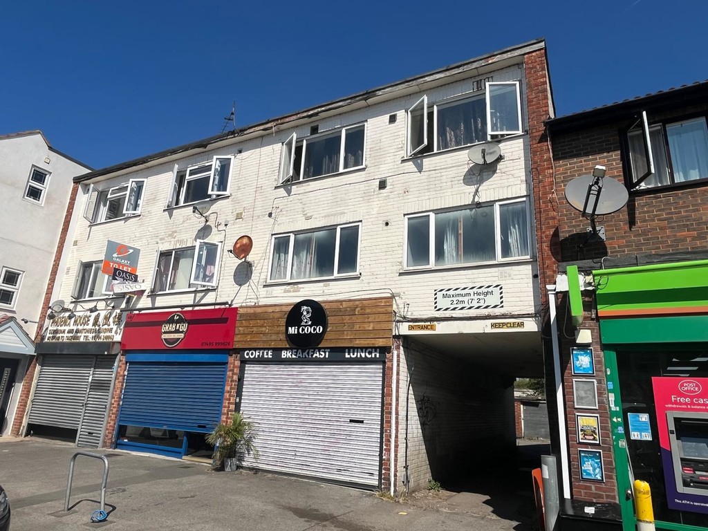 Empire Estates are PLEASED TO OFFER THIS SPACIOUS 3 BED FLAT AVAILABLE END AUGUST 2025.  The First Floor property comprises of FITTED KITCHEN, LIVING ROOM, BATHROOM / WC and 3 BEDROOMS.  Situated in the ever so popular Stanwell High Street, close to local amenities.  Great transport links close to A30, A4 and M25 motorways.  COUNCIL TAX BAND C - APPROX £ 1,315.45 PER ANNUM.