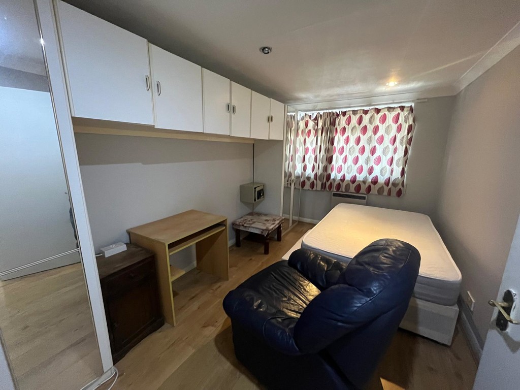 3 bed apartment to rent in High Street, Staines-upon-Thames  - Property Image 3