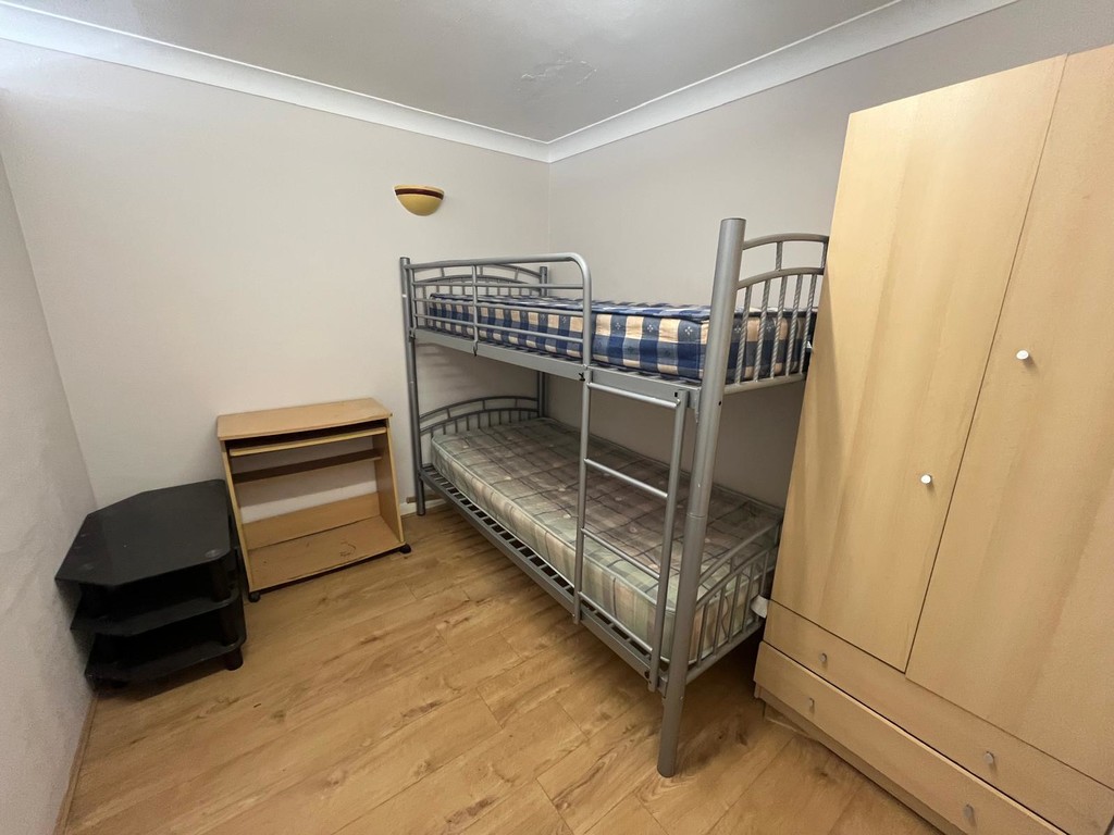 3 bed apartment to rent in High Street, Staines-upon-Thames 3