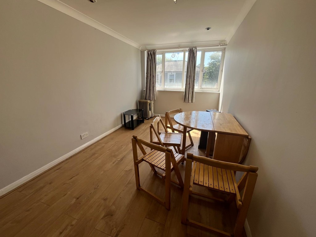 3 bed apartment to rent in High Street, Staines-upon-Thames  - Property Image 7