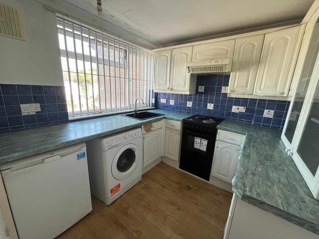 3 bed apartment to rent in High Street, Staines-upon-Thames 7