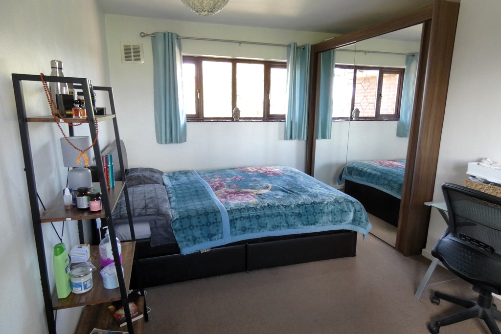 3 bed semi-detached house for sale in Bridlepath Way, Feltham 9