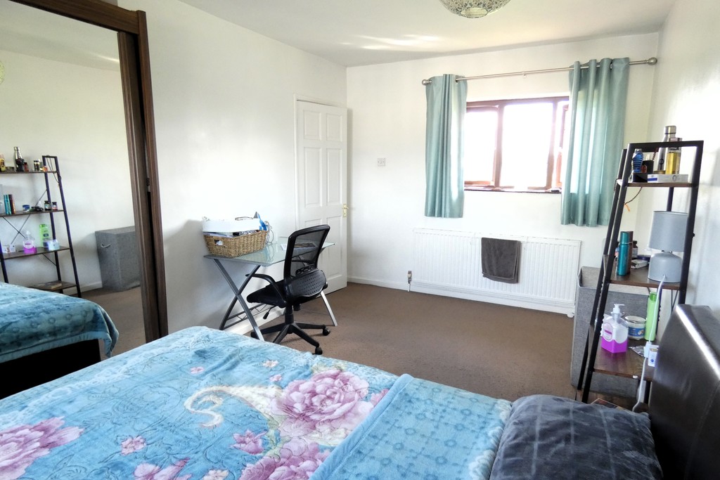 3 bed semi-detached house for sale in Bridlepath Way, Feltham  - Property Image 17
