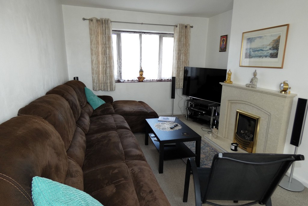 3 bed semi-detached house for sale in Bridlepath Way, Feltham 5