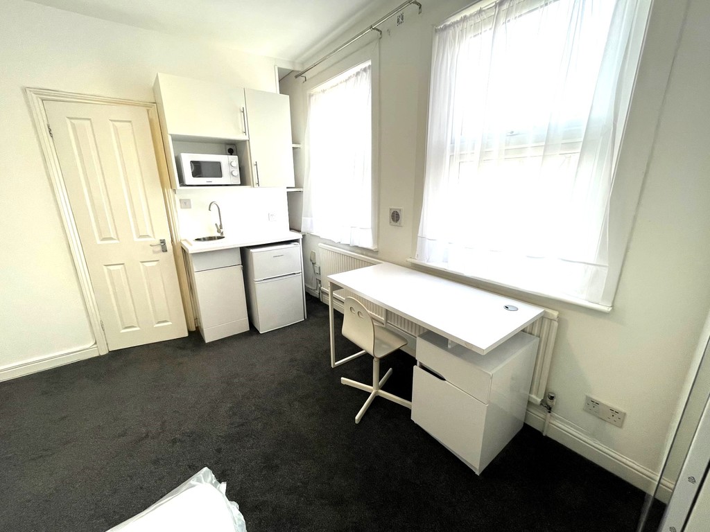 1 bed house share to rent in Clare Road, Middlesex  - Property Image 2