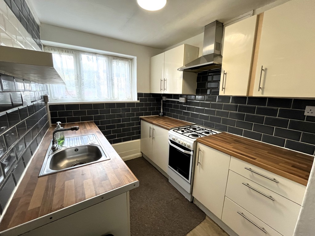 2 bed ground floor maisonette for sale in Sonia Gardens, Hounslow 2