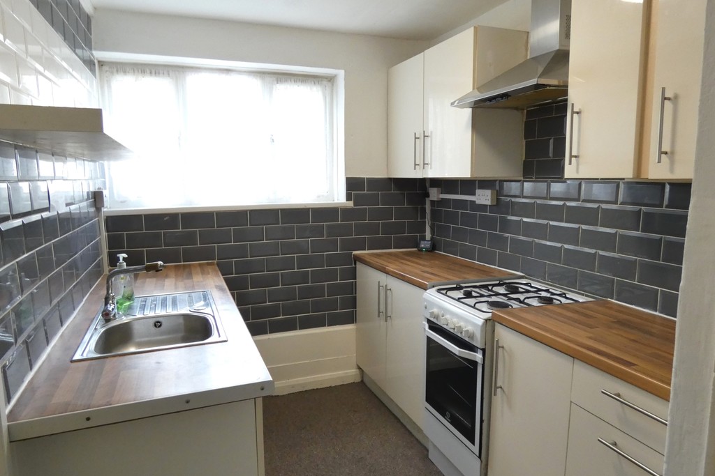 2 bed ground floor maisonette for sale in Sonia Gardens, Hounslow 4