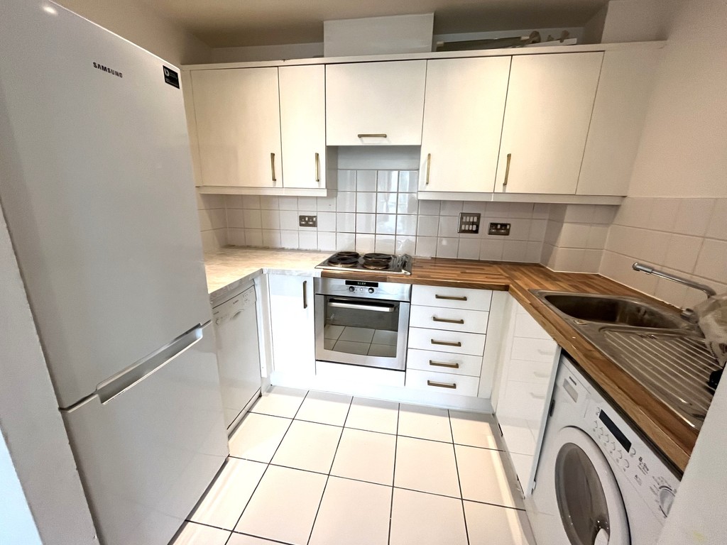 2 bed apartment for sale in Wooldridge Close, Feltham 2