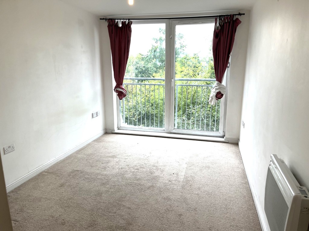 2 bed apartment for sale in Wooldridge Close, Feltham 3