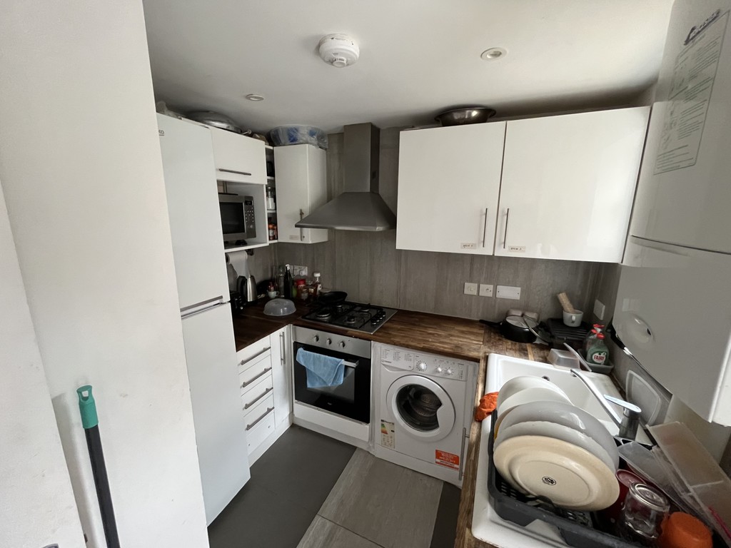 House share to rent in Staines Road, Feltham 1