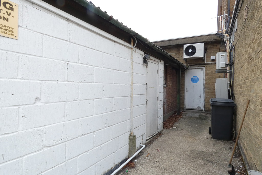 To rent in Staines Road, Feltham  - Property Image 8