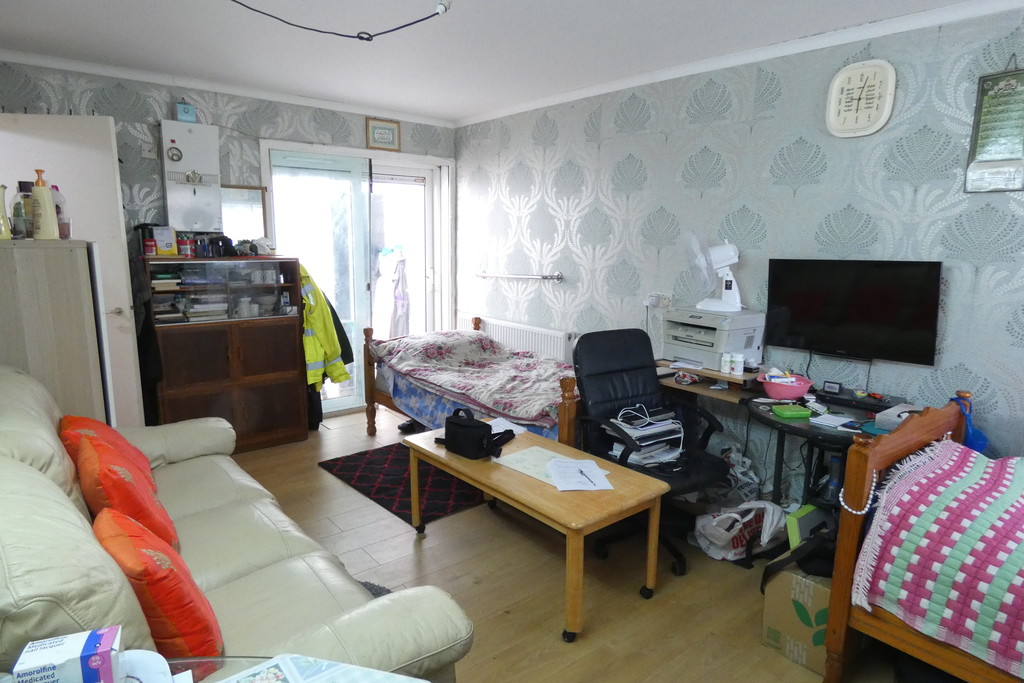 1 bed terraced bungalow for sale in Lovat Walk, Hounslow 1