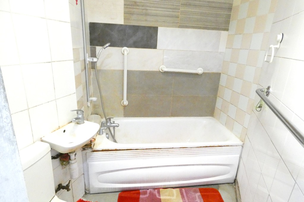 1 bed terraced bungalow for sale in Lovat Walk, Hounslow 7