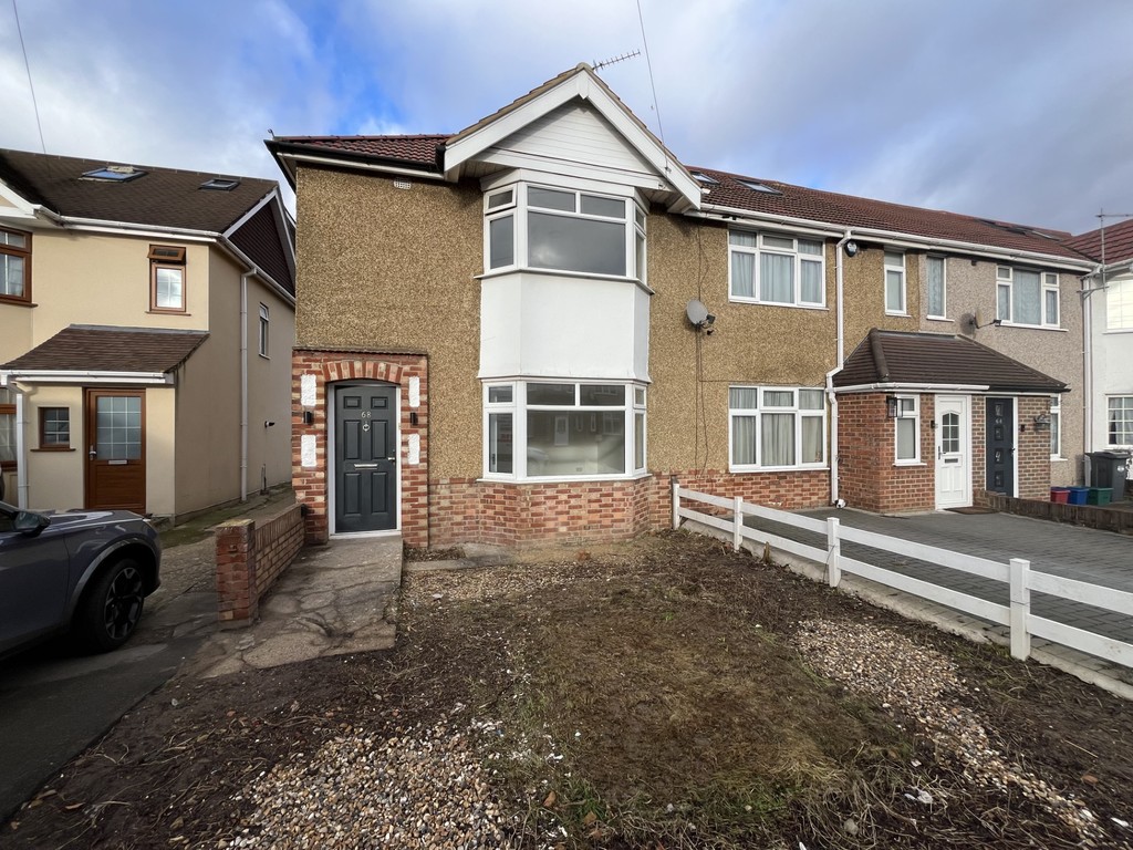 3 bed end of terrace house to rent in Ellington Road, Feltham  - Property Image 1