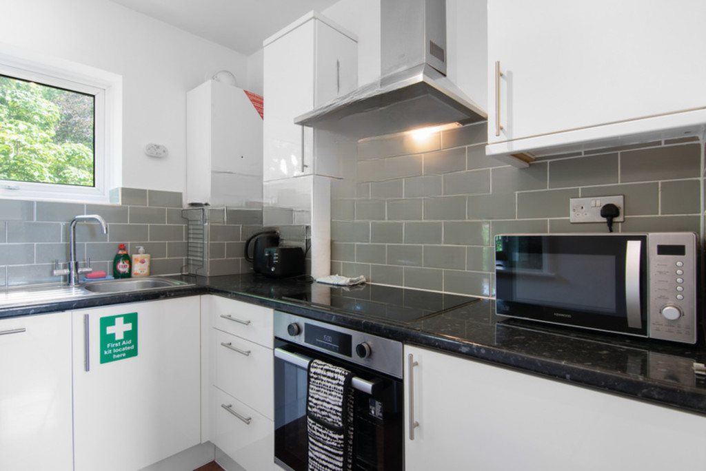 1 bed flat for sale in Staines Road, Feltham 4