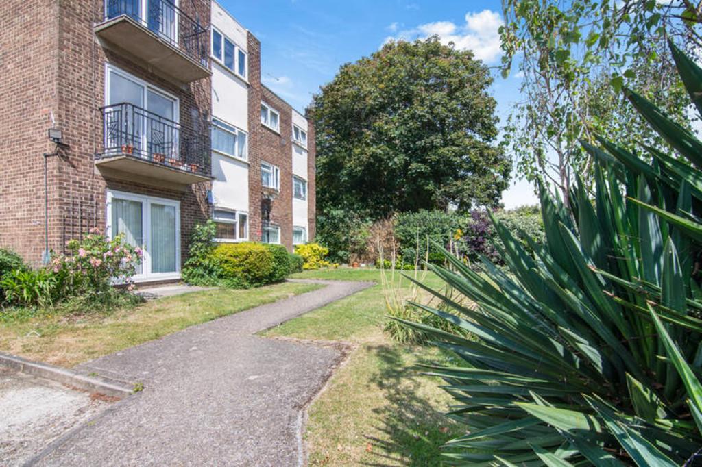 1 bed flat for sale in Staines Road, Feltham 0