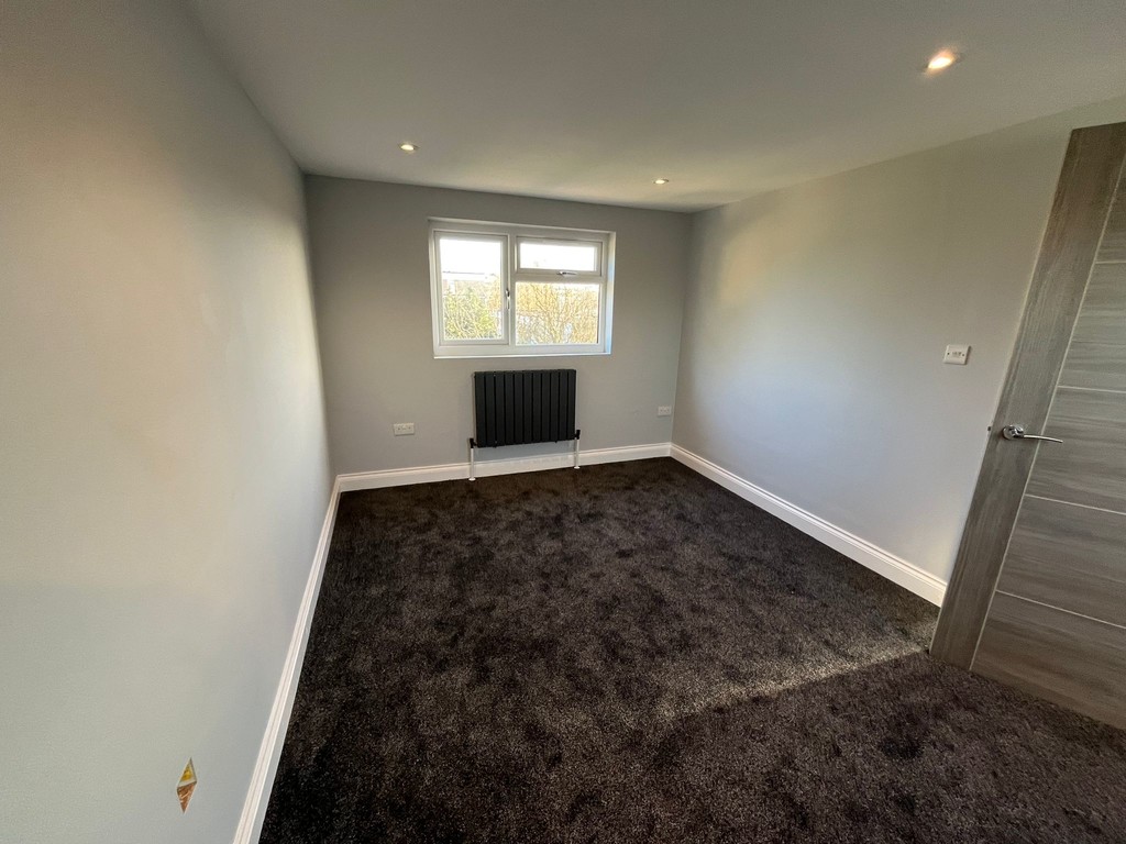 4 bed end of terrace house to rent in New Road, Feltham 11