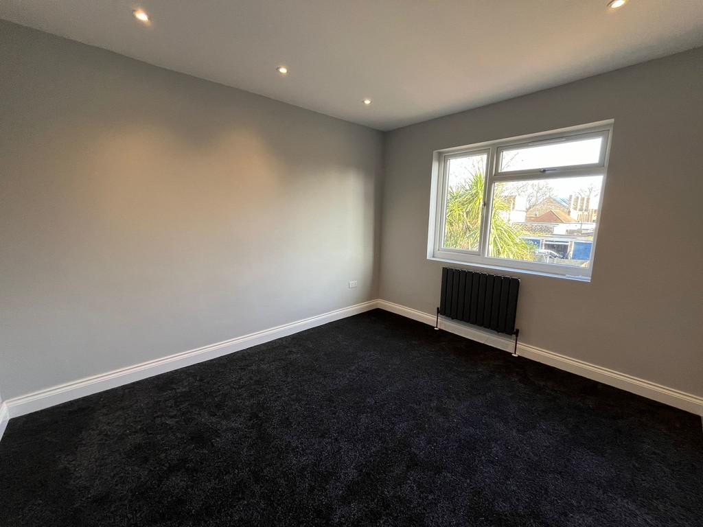 4 bed end of terrace house to rent in New Road, Feltham 14