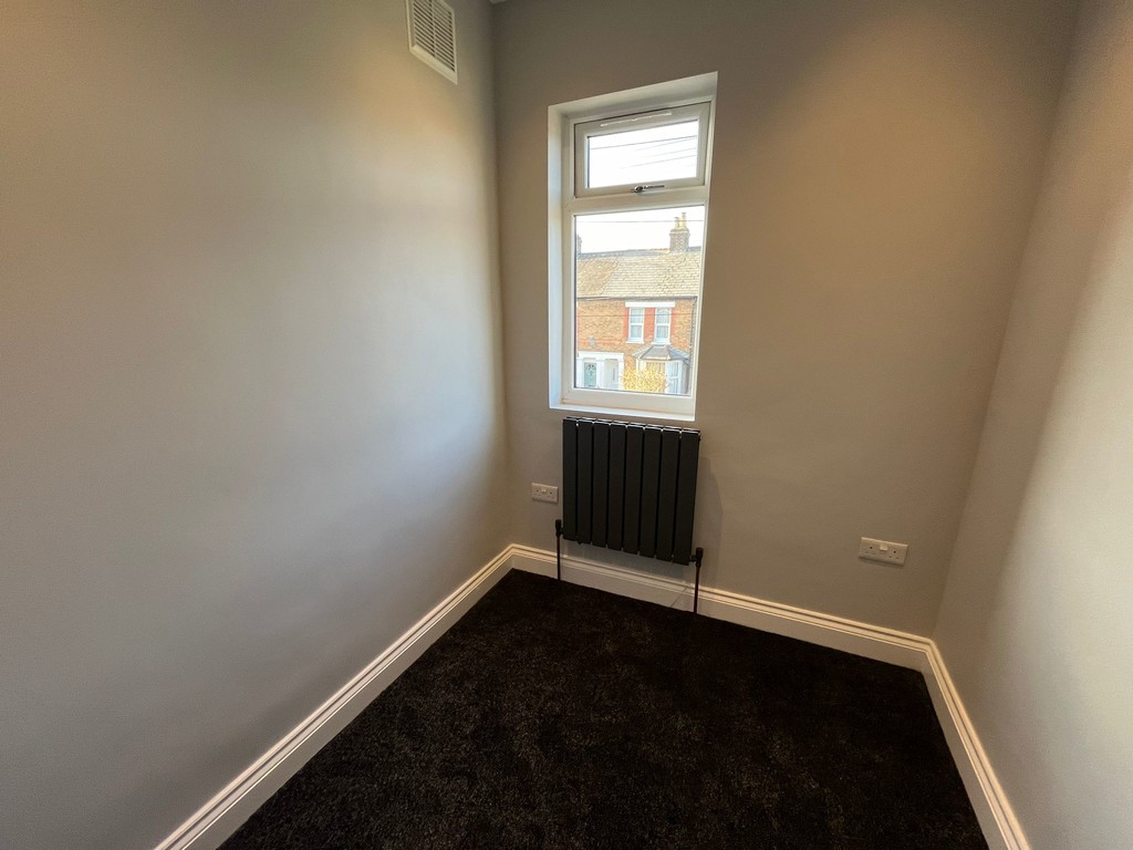 4 bed end of terrace house to rent in New Road, Feltham 15