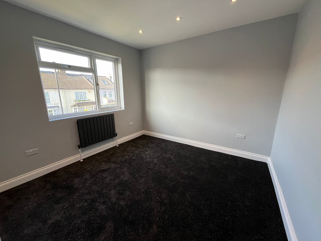 4 bed end of terrace house to rent in New Road, Feltham 16