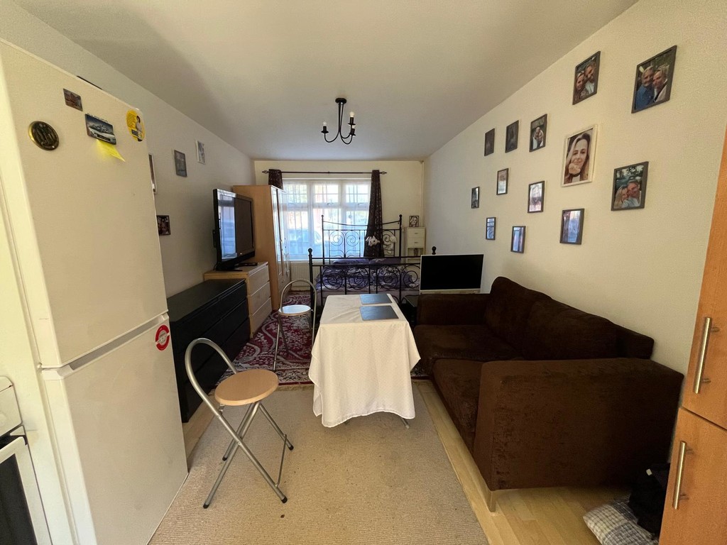 Beautifully PRESENTED & SPACIOUS FULLY FURNISHED STUDIO FLAT in Hounslow HEATH FOR SINGLE - FULLY INCLUSIVE OF UTILITY BILLS ONLY .  Comprises of Fitted Kitchen, Separate Bathroom / WC, Large living area and access to rear garden.  AVAILABLE IMMEDIATELY Located off Staines Road, close to local amenities.  Suitable for Single or Couples only.  Benefits from OFF STREET PARKING TO THE FRONT and EXCELLENT TRANSPORT LINKS.  The COUNCIL TAX BAND IS B - £1622.31