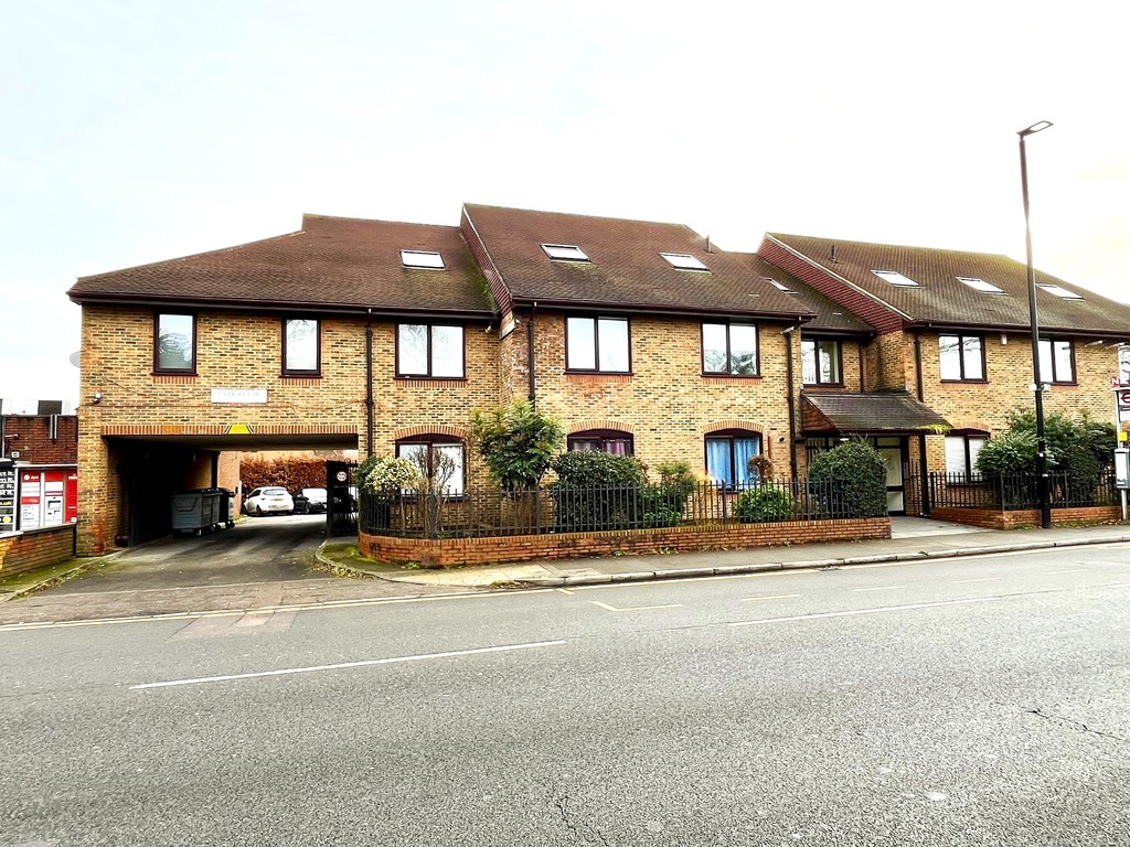 1 bed apartment for sale in Staines Road, Feltham 1