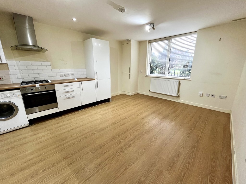 1 bed apartment for sale in Staines Road, Feltham 0