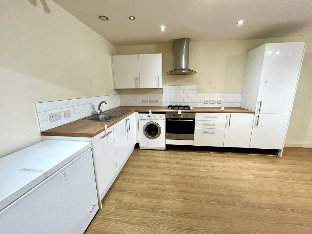 1 bed apartment for sale in Staines Road, Feltham 2