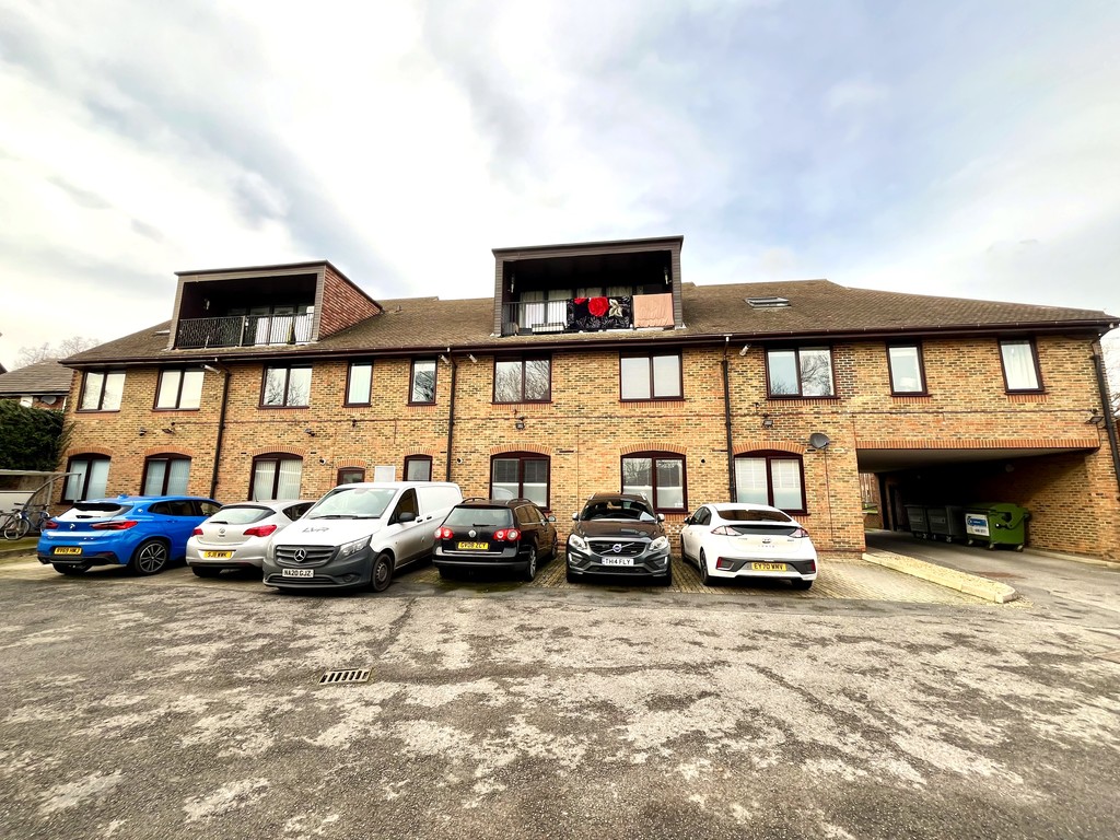 1 bed apartment for sale in Staines Road, Feltham 10