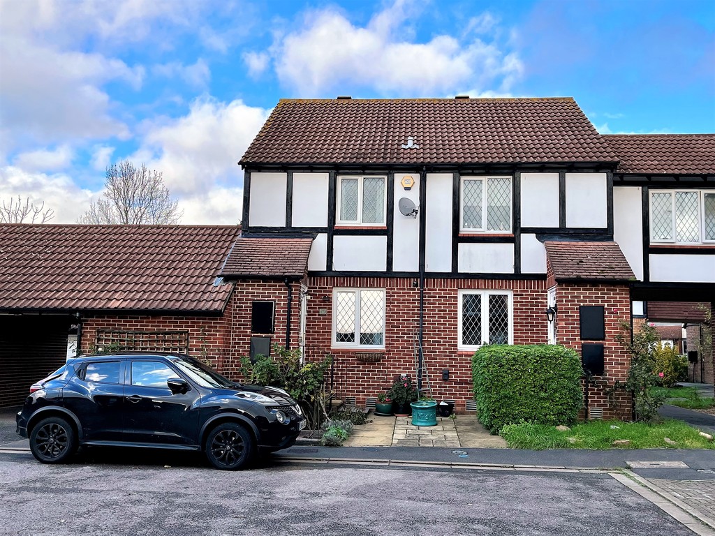 2 bed end of terrace house to rent in Kendal Close, Feltham  - Property Image 1