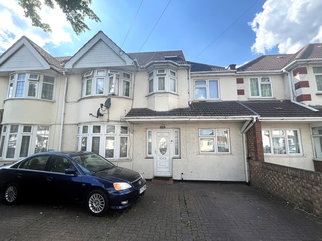 FULLY FURNISHED DOUBLE ROOM WITH EN-SUITE SHOWER ROOMS TO LET ON THE EVER SO POPULAR LADY MARGARET ROAD. Just few minutes walk from Southall Broadway are these WELL PRESENTED, SPACIOUS AND MODERN DOUBLE BEDROOMS WITH EN-SUITES. Rent INCLUDES COUNCIL TAX AND ALL UTILITY BILLS. Available now - Early viewings are highly recommended. All rooms have their own Shower Room / WC. Short walk from the local shops, schools and amenities with very good transport links.