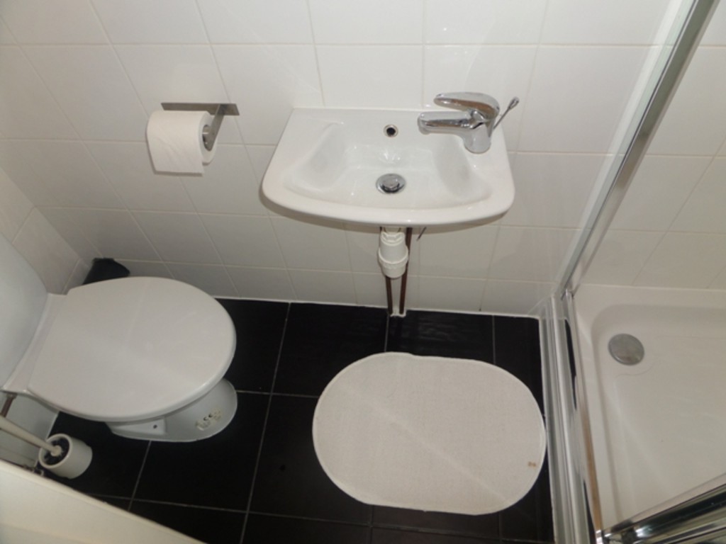 1 bed house share to rent in Otterfield Road, Middlesex  - Property Image 6