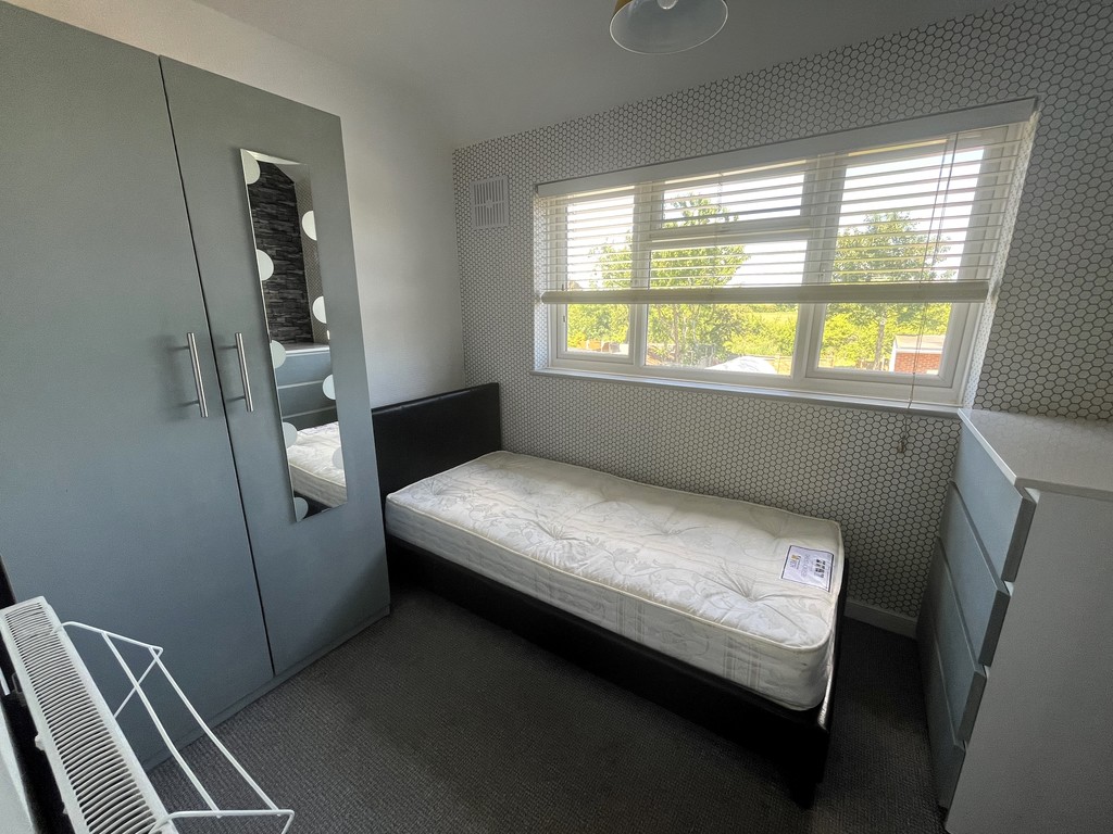 3 bed semi-detached house to rent in Kingston Avenue, Feltham  - Property Image 10