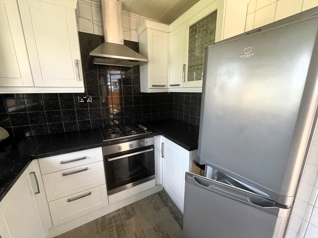 3 bed semi-detached house to rent in Kingston Avenue, Feltham  - Property Image 7