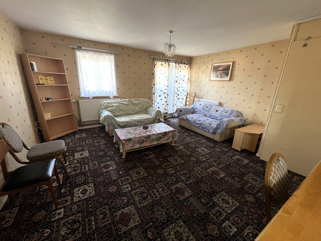 1 bed flat share to rent in Cottington Road, Feltham  - Property Image 3
