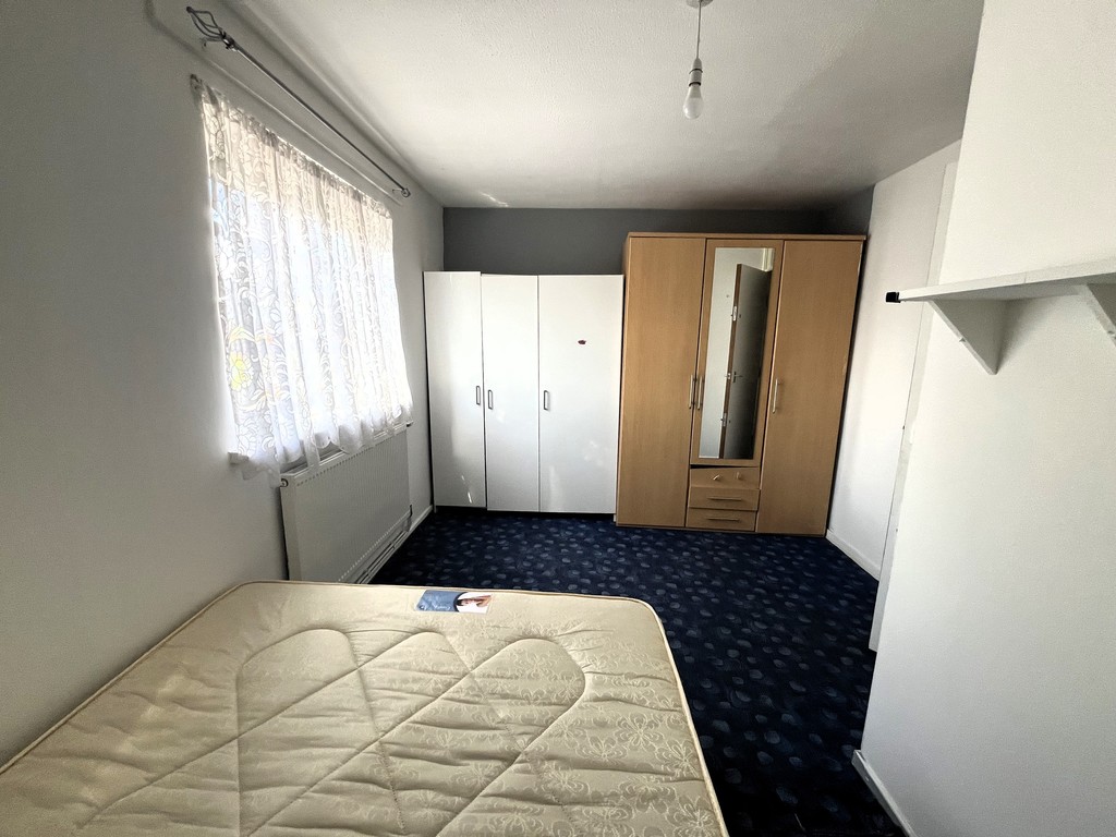 1 bed flat share to rent in Cottington Road, Feltham 5