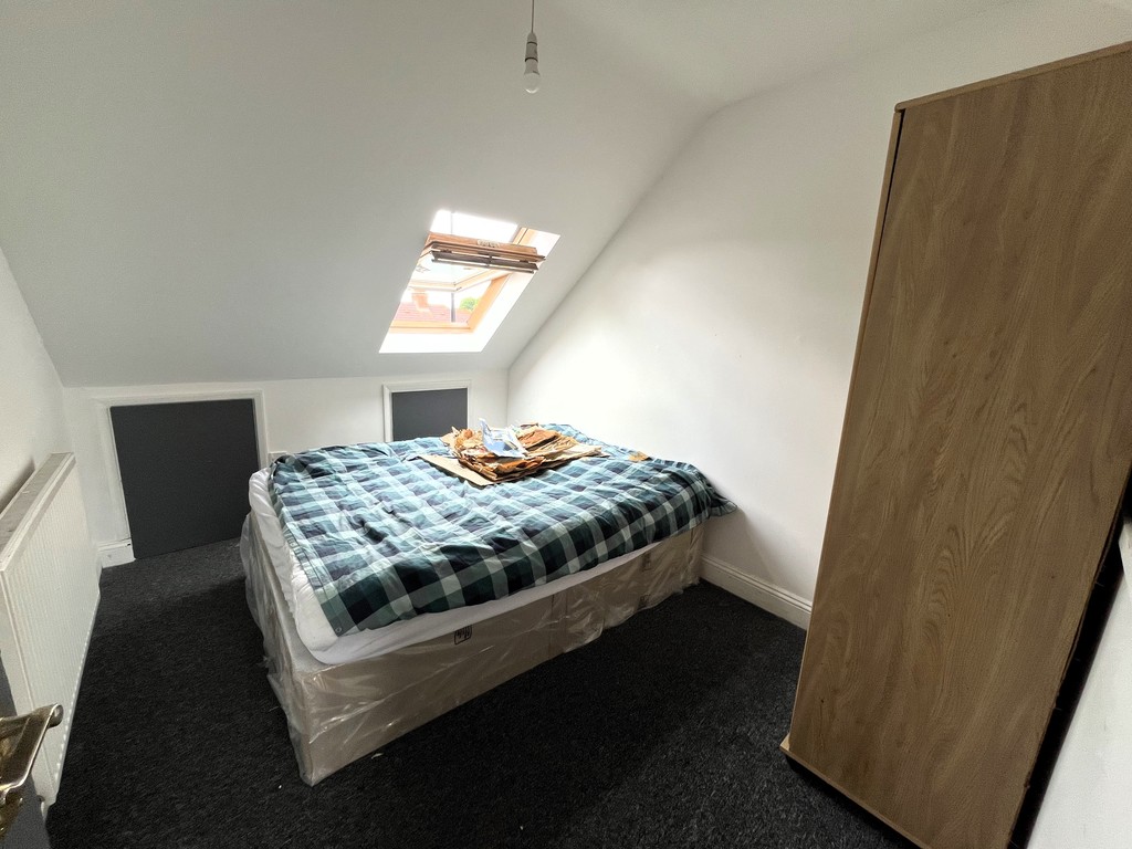FULLY FURNISHED DOUBLE ROOM WITH EN-SUITE SHOWER ROOMS TO LET ON THE EVER SO POPULAR LADY MARGARET ROAD. Just few minutes walk from Southall Broadway are these WELL PRESENTED, SPACIOUS AND MODERN DOUBLE BEDROOMS WITH EN-SUITES. Rent INCLUDES COUNCIL TAX AND ALL UTILITY BILLS. Available now - Early viewings are highly recommended. All rooms have their own Shower Room / WC. Short walk from the local shops, schools and amenities with very good transport links.