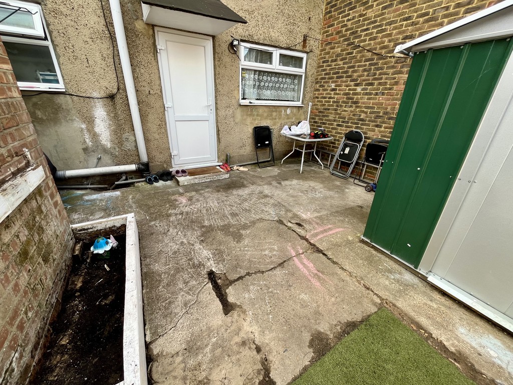 1 bed flat to rent in Fairfield Road, West Drayton  - Property Image 2