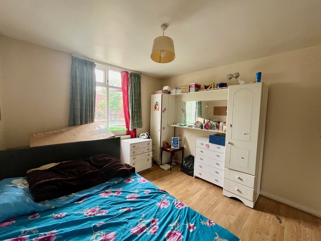 2 bed flat for sale in Bath Road, Hounslow  - Property Image 8