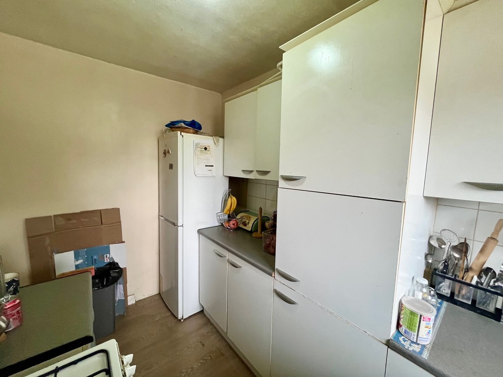 2 bed flat for sale in Bath Road, Hounslow  - Property Image 4
