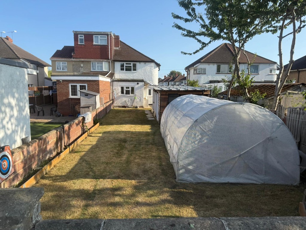 3 bed semi-detached house to rent in Kingston Avenue, Feltham  - Property Image 1